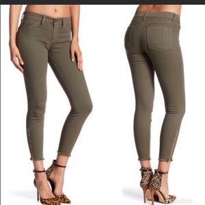 Pistola olive jeans. Size 28.